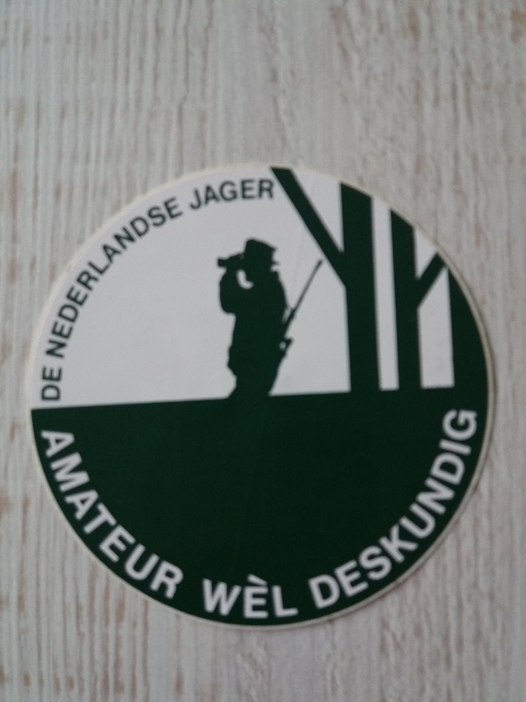 sticker DE NEDERLANDSE JAGER AMATEUR WÉL DESKUNDIG, Ophalen of Verzenden, Zo goed als nieuw, Dier en Natuur
