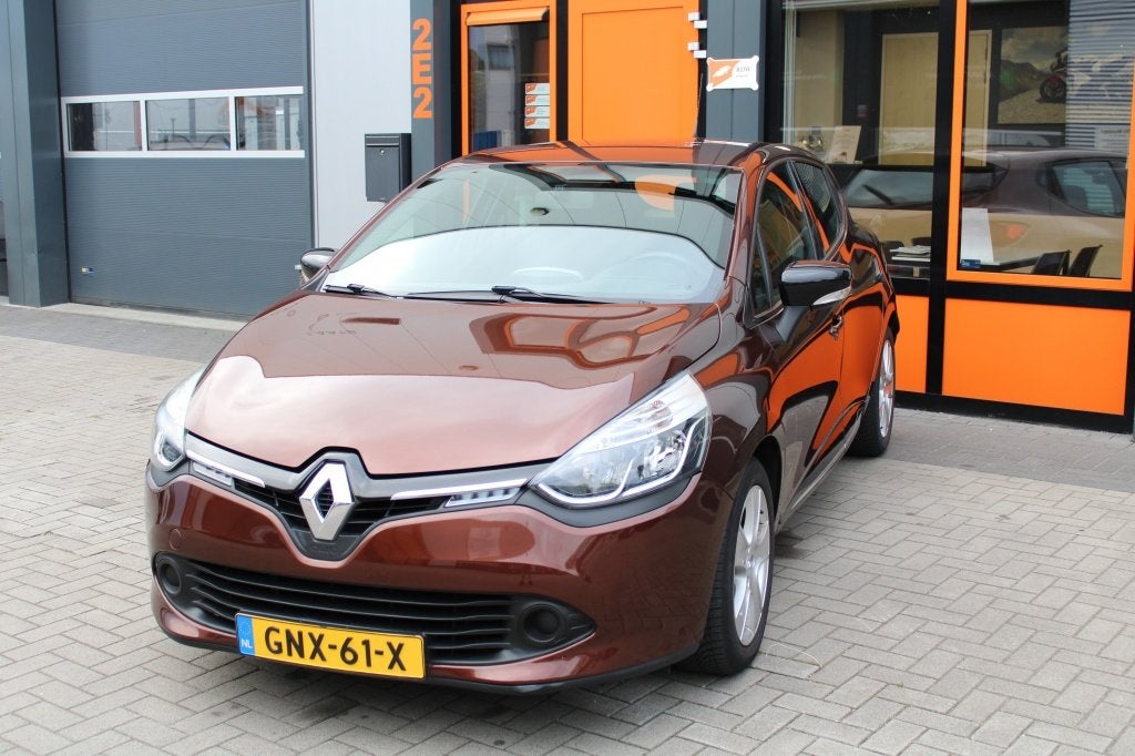 Renault Clio 1.2 Night & Day (bj 2015), Voorwielaandrijving, Euro 5, Bruin, Handgeschakeld