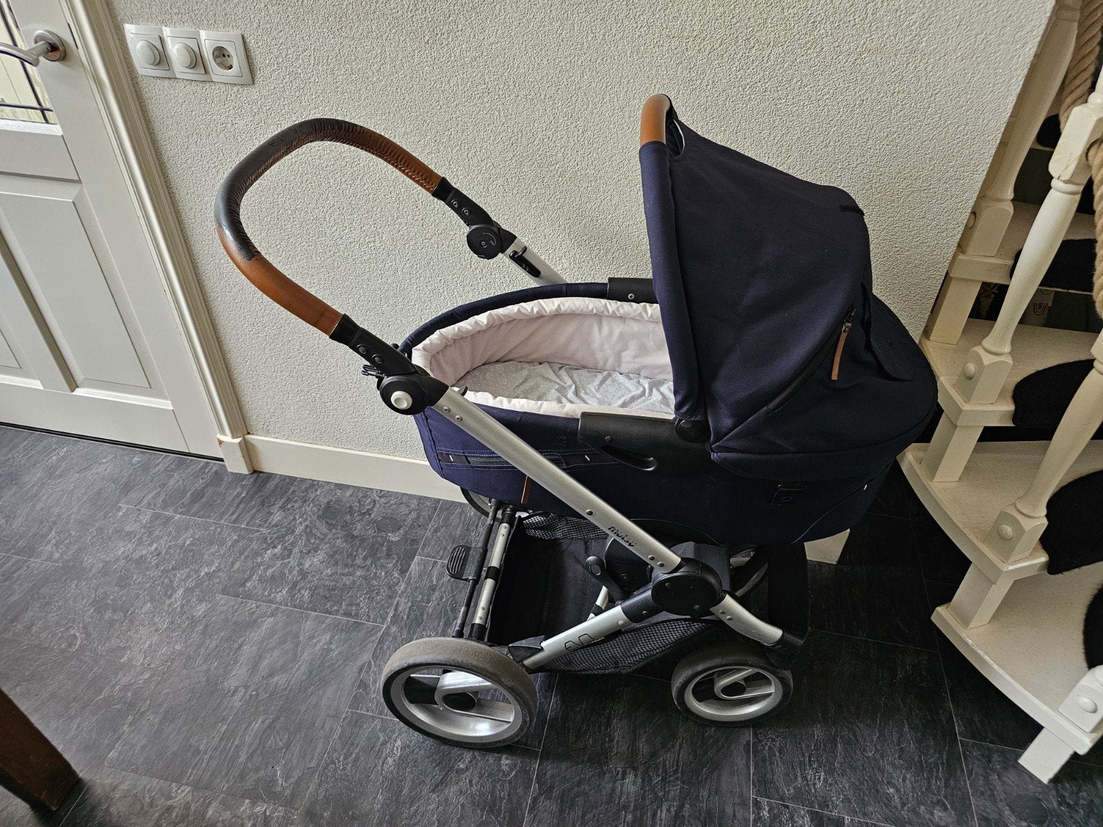 Mutsy Evo kinderwagen met reiswieg en regenhoes, Kinderen en Baby's, Kinderwagens en Combinaties, Ophalen, Gebruikt, Combiwagen