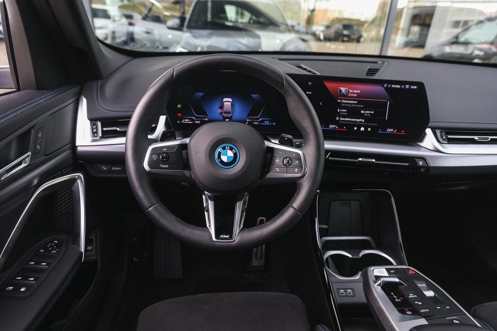 BMW X1 xDrive25e M Sport Automaat / Sportstoelen / Achteruit, Auto's, BMW, 136 pk, Gebruikt, Zwart, Met garantie (alle)