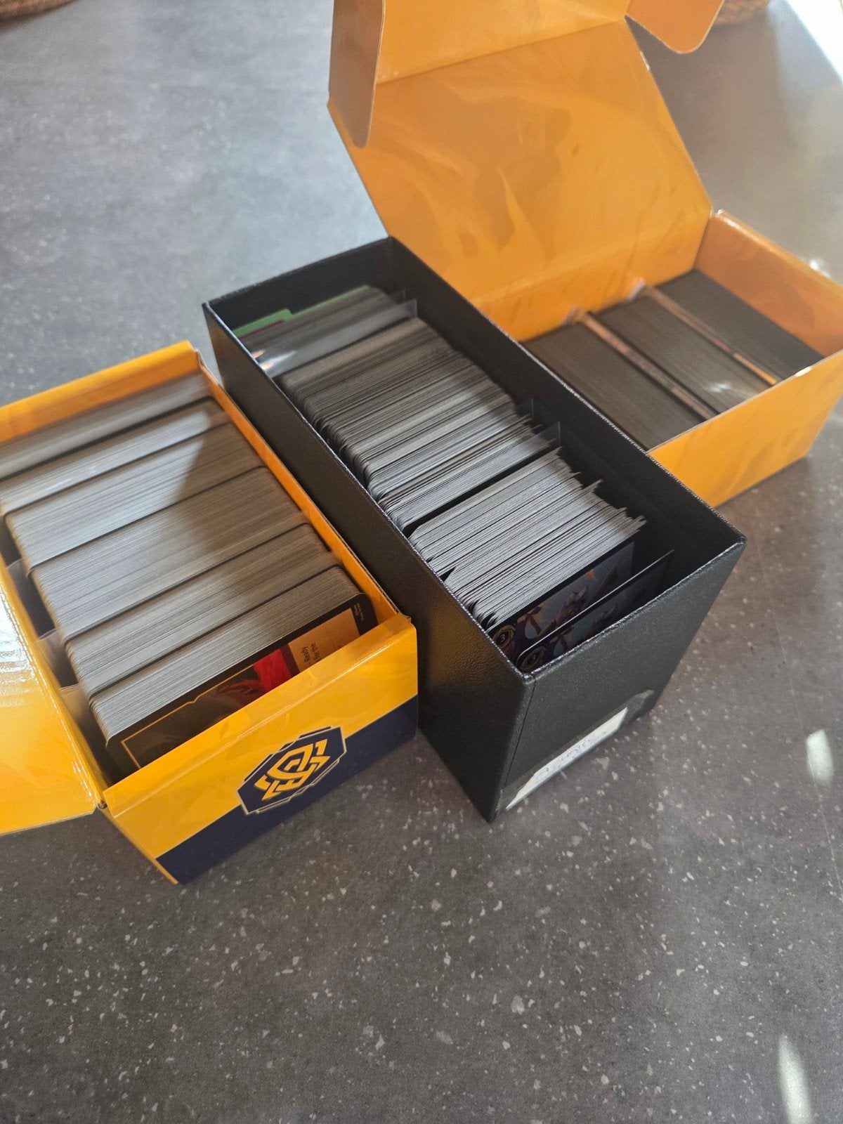Disney Lorcana Bulk Azurite SEA inclusief storage boxen, Ophalen of Verzenden, Nieuw, Meerdere kaarten
