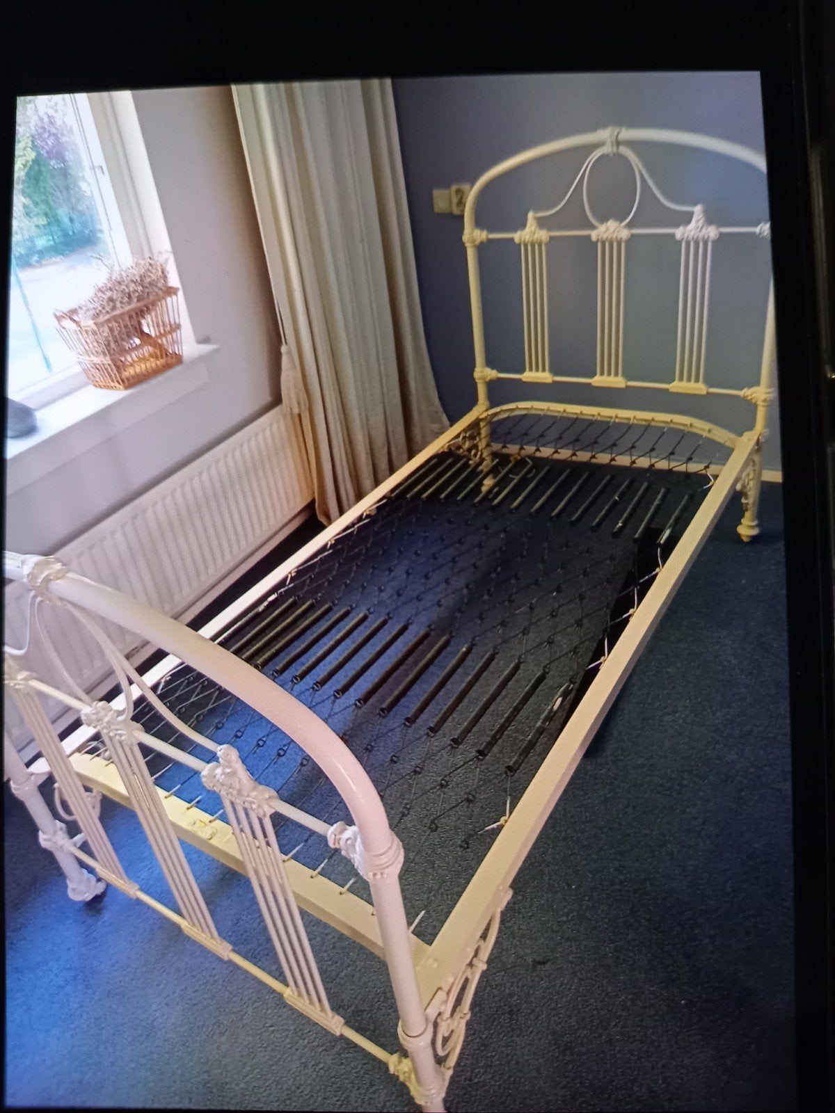 2 x 1 persoonsbedden met matrassen, Huis en Inrichting, Ophalen, 90 cm, Eenpersoons, Beige