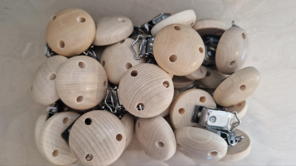 34 nieuwe speenclips 35 mm - Houten fopspeenclips, Ophalen of Verzenden, Nieuw