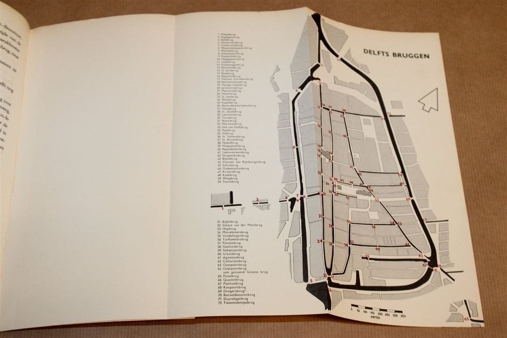 Delfts Bruggen — Bruggen in Delft, 1957, Ophalen of Verzenden, Gelezen
