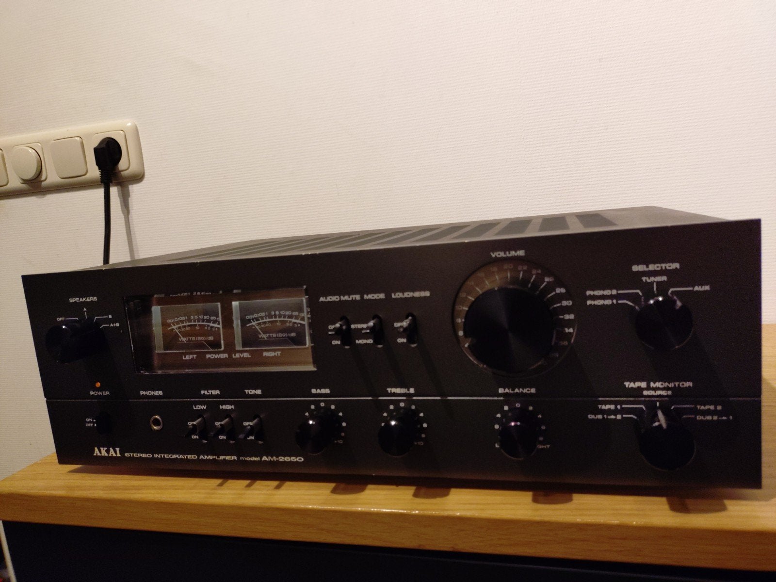 Akai AM 2650 met mooie grote vu meters en Phono ingangen, Ophalen of Verzenden