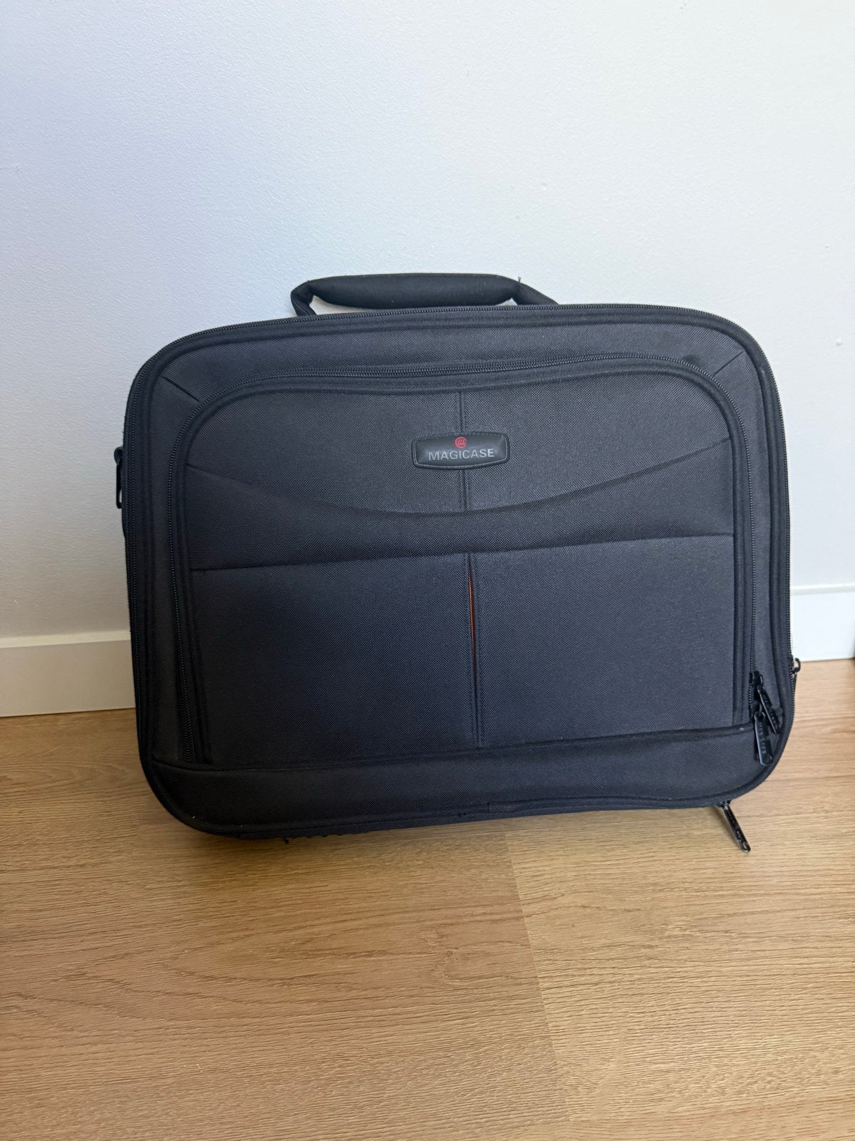 Stevige Laptop Tas Zwart - Magicase (44x34x8 cm), Computers en Software, Gebruikt, Gevoerd laptopvak, Magicase, 17 inch of meer
