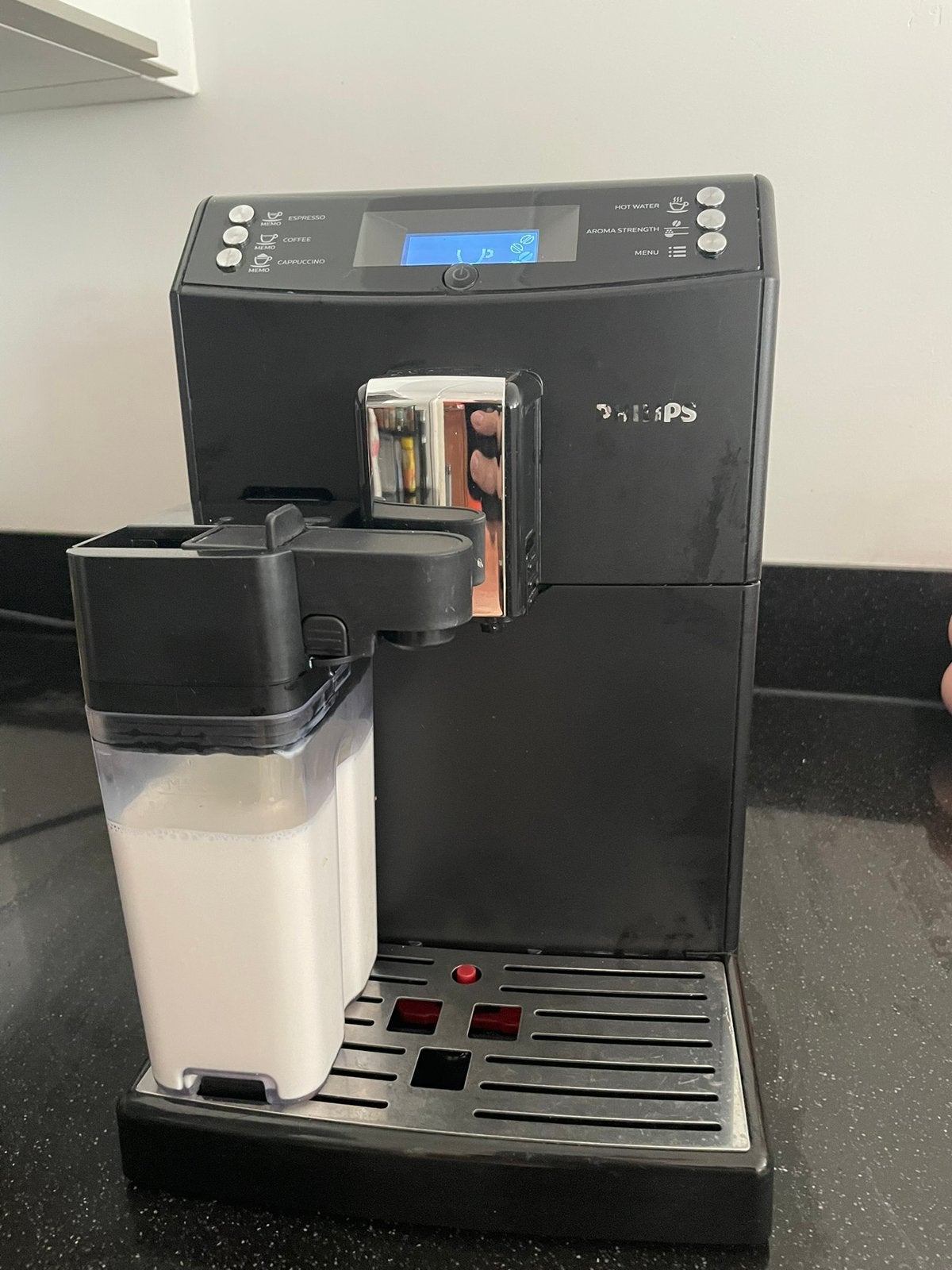 Philips 3100 serie (EP3550) Volautomatische Espressomachine, Witgoed en Apparatuur, Ophalen, Afneembaar waterreservoir, Gebruikt