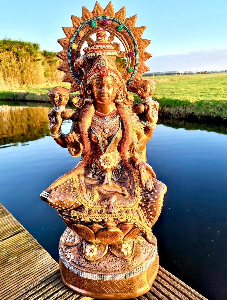 GROOT LAKSHMI BEELD MESSING 72 CM!, Overige materialen, Verzenden, Nieuw, Oosters