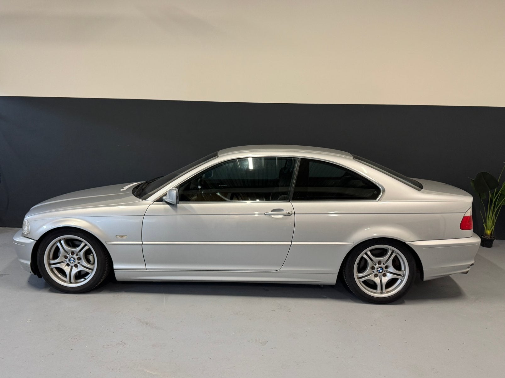 Bmw e46 330ci coupe 330 orig NL | NAP, Auto's, Bedrijf, Handgeschakeld, 1405 kg, Zilver of Grijs