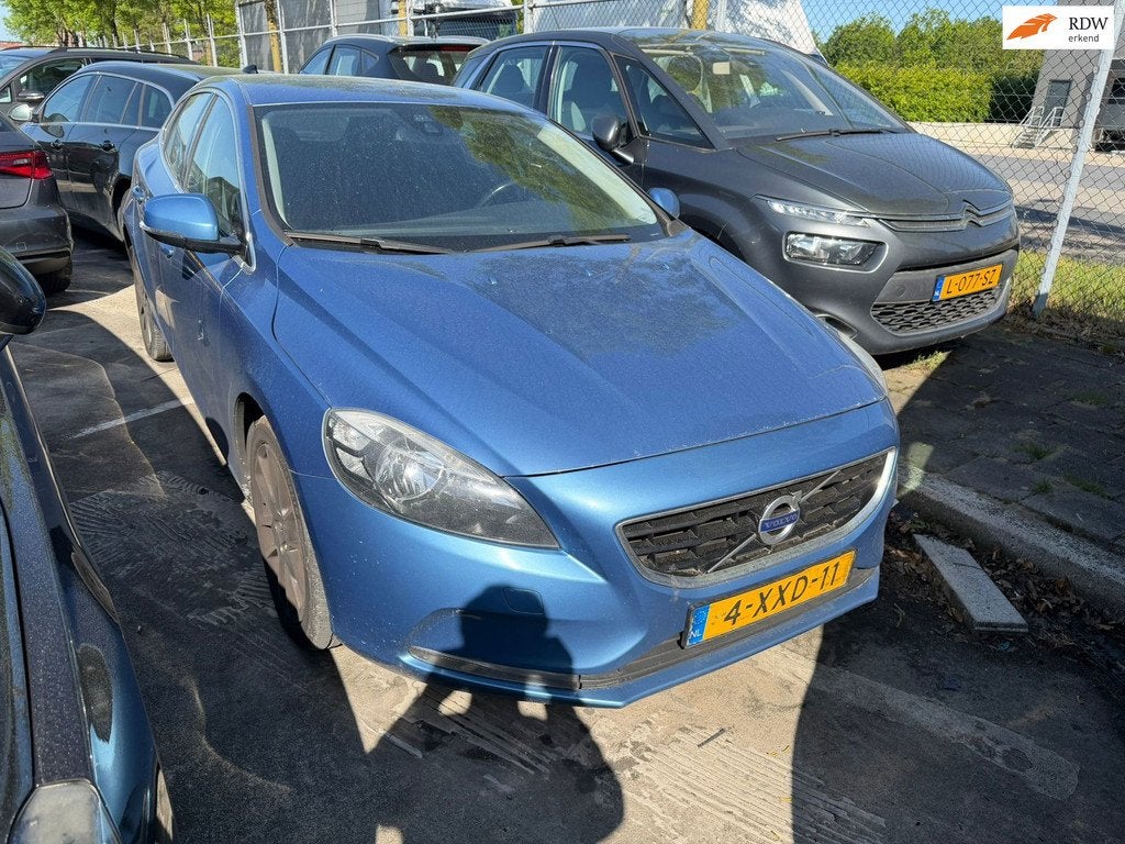 Volvo V40 2.0 D4 Momentum Business, Auto's, Volvo, Voorwielaandrijving, Euro 5, Gebruikt, Blauw