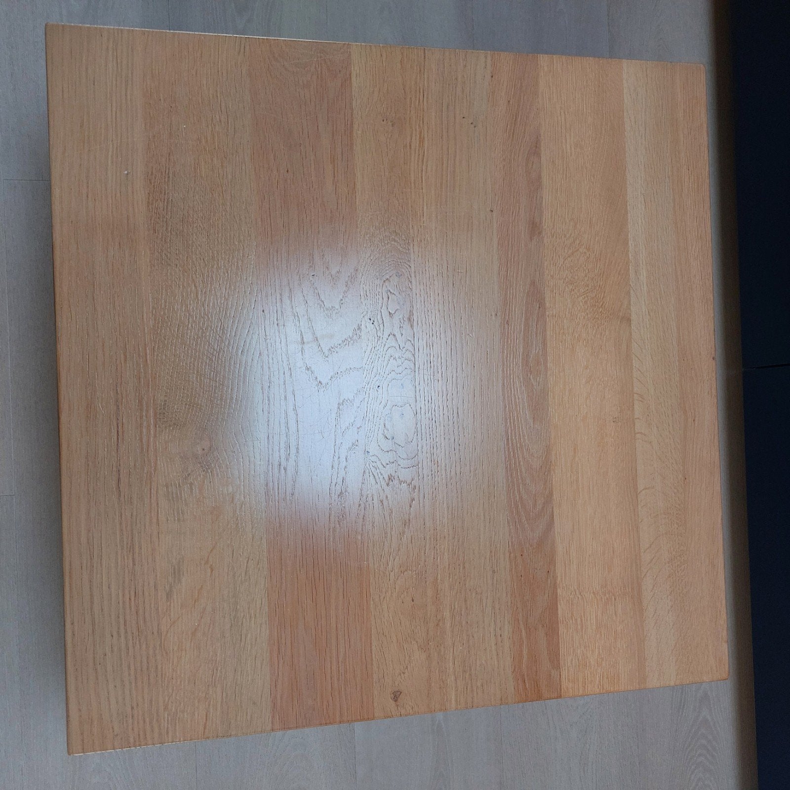 2 massief houten bijzettafels, Ophalen, Minder dan 45 cm, Gebruikt, Vierkant