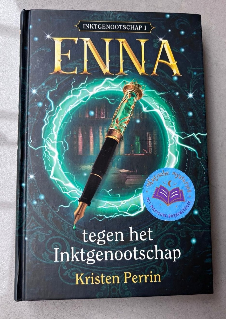 Enna tegen het Inktgenootschap - Kristen Perrin, Ophalen, Zo goed als nieuw
