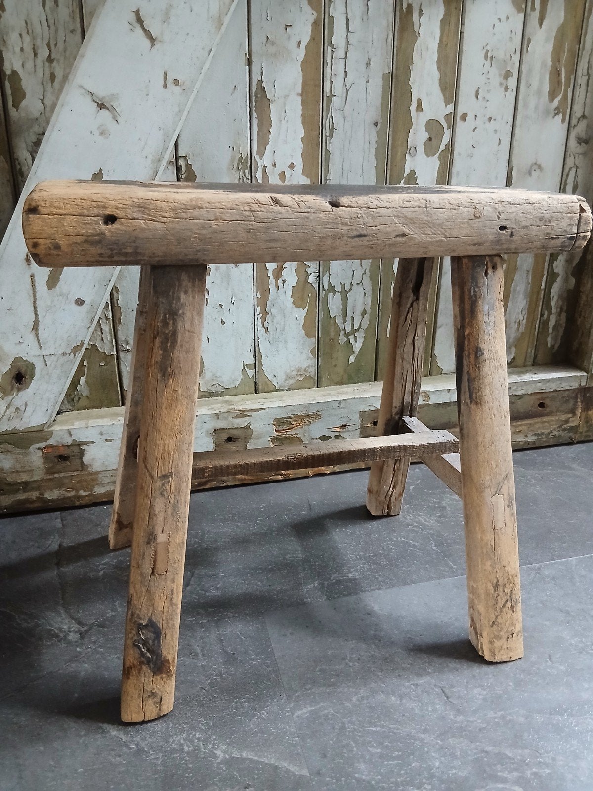 Gaaf oud houten krukje - 46x42 cm, Huis en Inrichting, Ophalen of Verzenden, Gebruikt, Hout