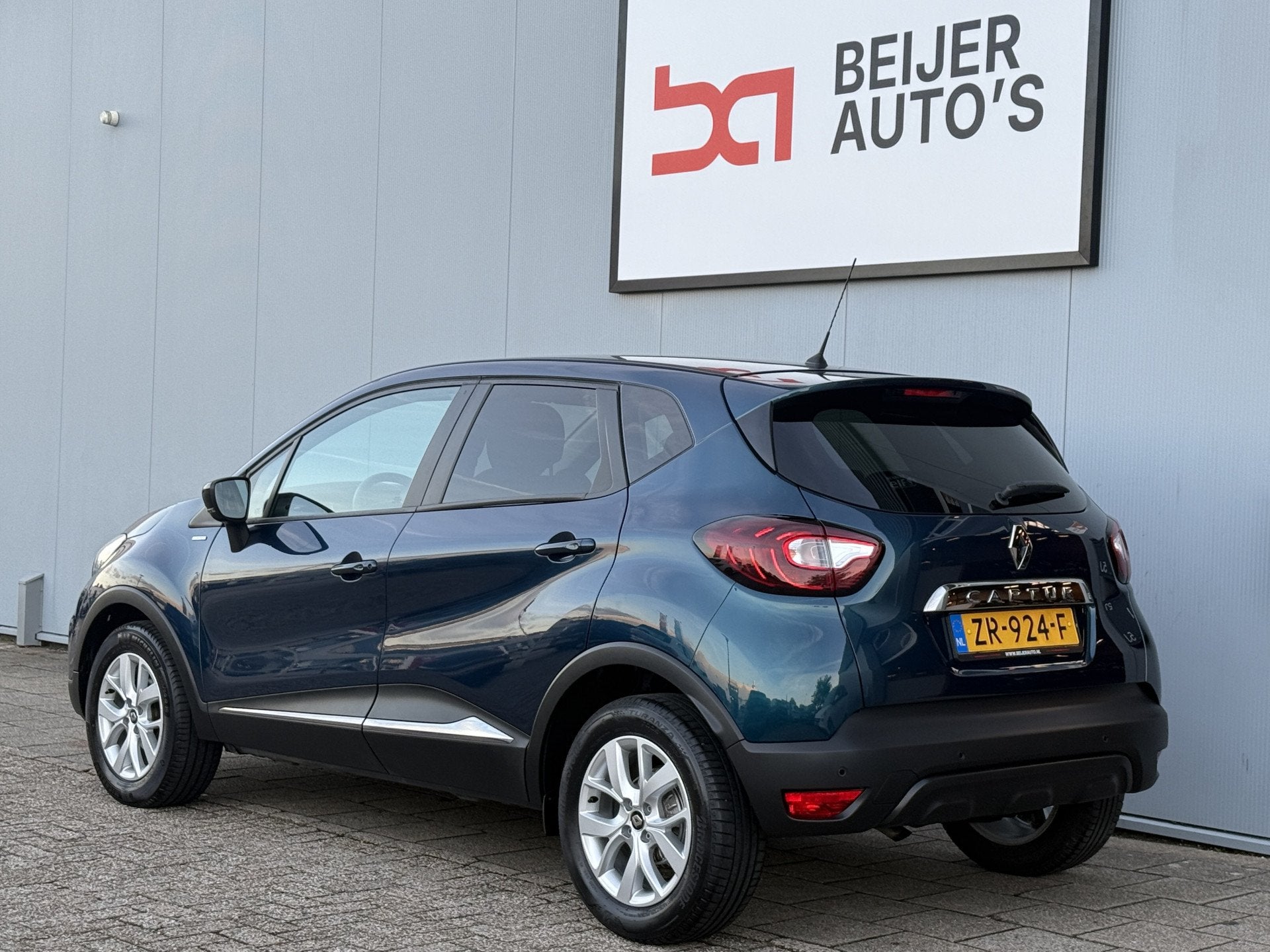 Renault Captur 0.9 TCe Limited Carplay/Camera/16inch., Voorwielaandrijving, Stof, Gebruikt, Euro 6