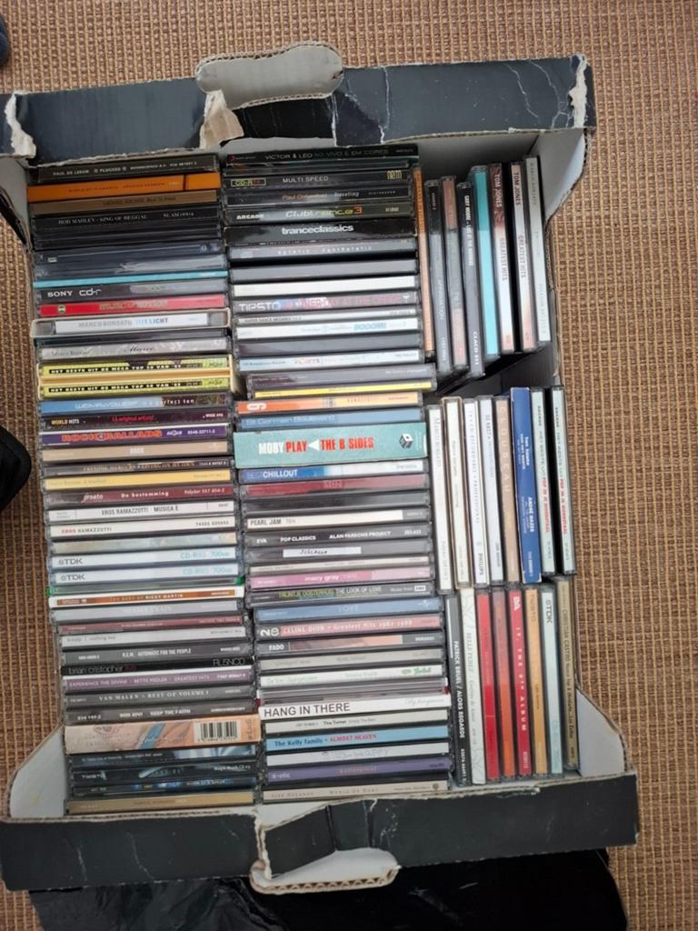 Diverse cd's doos vol. Diverse genres, Ophalen, Gebruikt