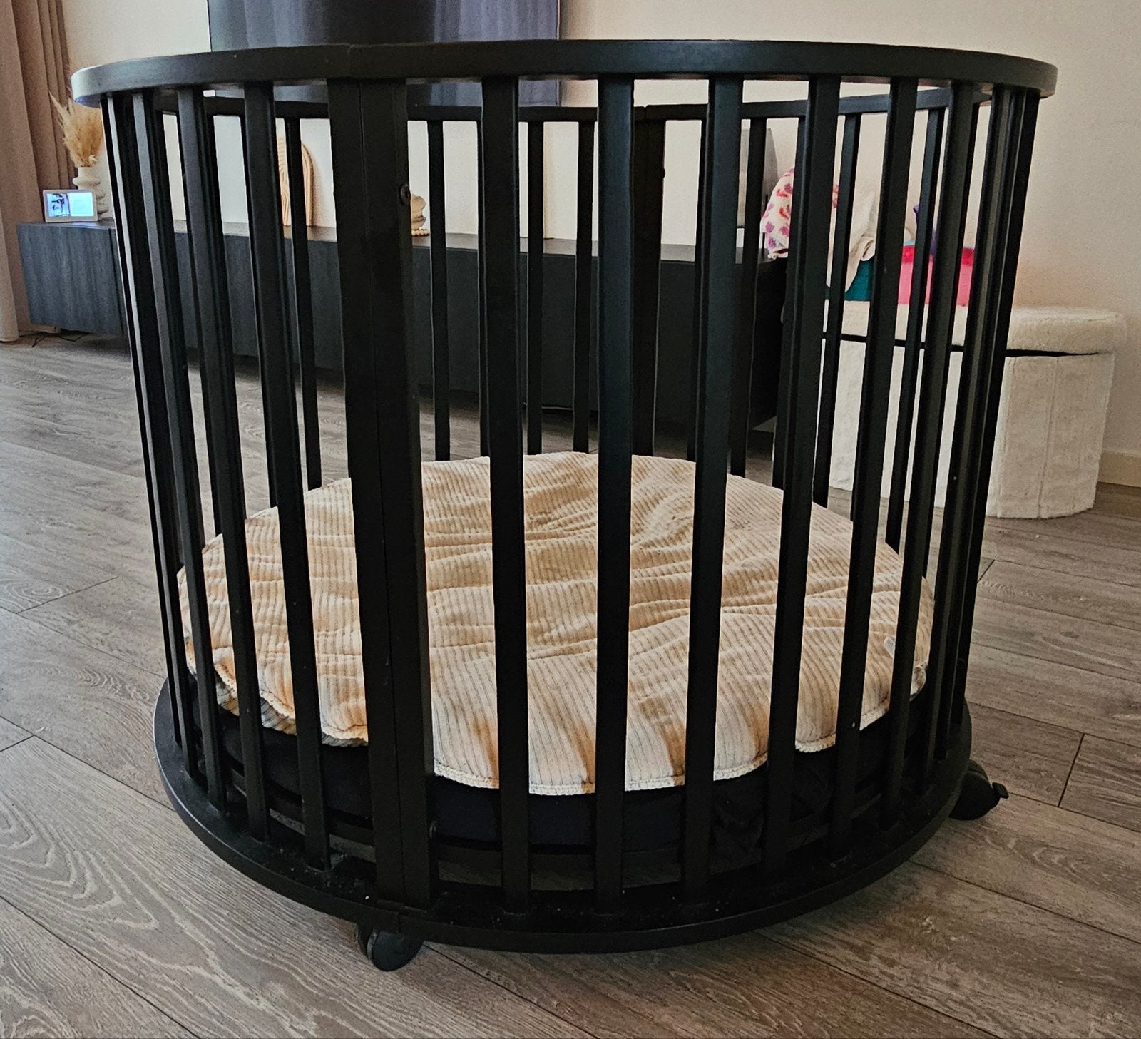 Box rond Zwart met wieltjes Matras en kleedje., Kinderen en Baby's, Boxen, Ophalen of Verzenden, Gebruikt, Rond, Wieltjes