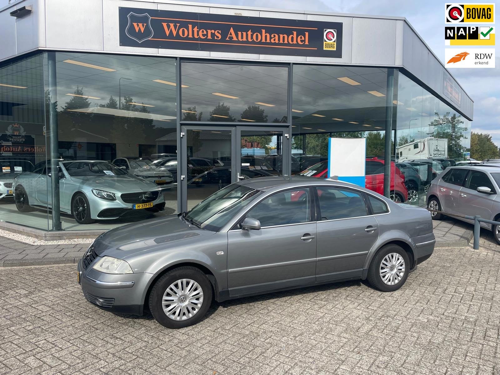 Volkswagen Passat 2.0-20V Arctic, Auto's, Dealer onderhouden, 1325 kg, Gebruikt, Zwart