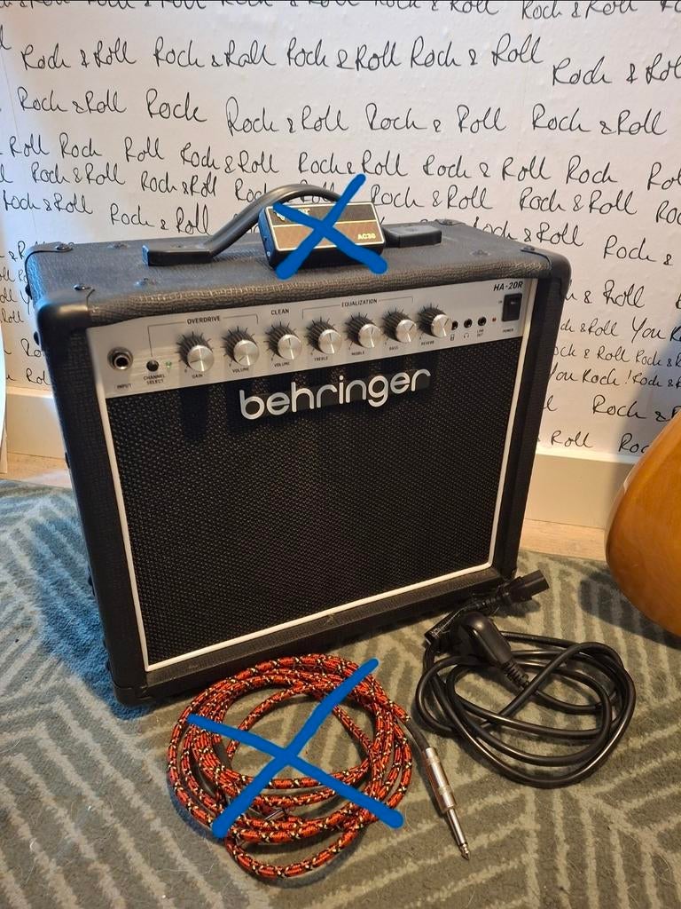 Behringer versterker, Ophalen of Verzenden, Zo goed als nieuw, Minder dan 50 watt