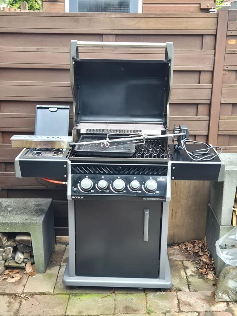 Napoleon gasbarbecue Rogue, Ophalen