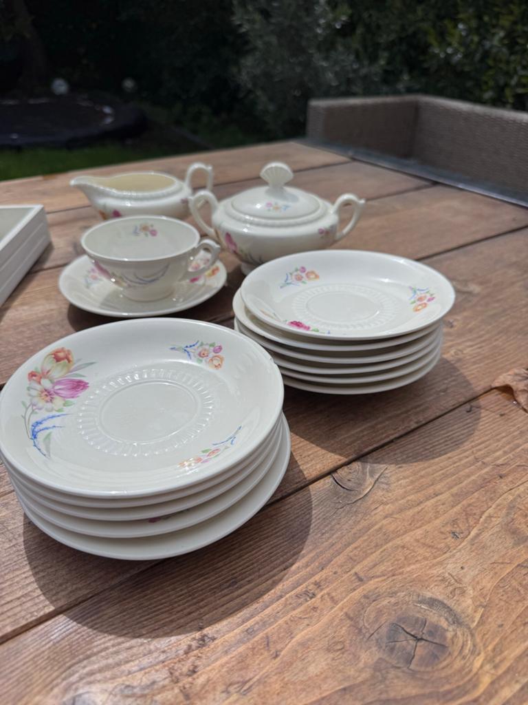 12-delig Thee/Koffie Servies met Suikerpot en Melkkan, Keramiek, Ophalen of Verzenden, Zo goed als nieuw, Overige stijlen