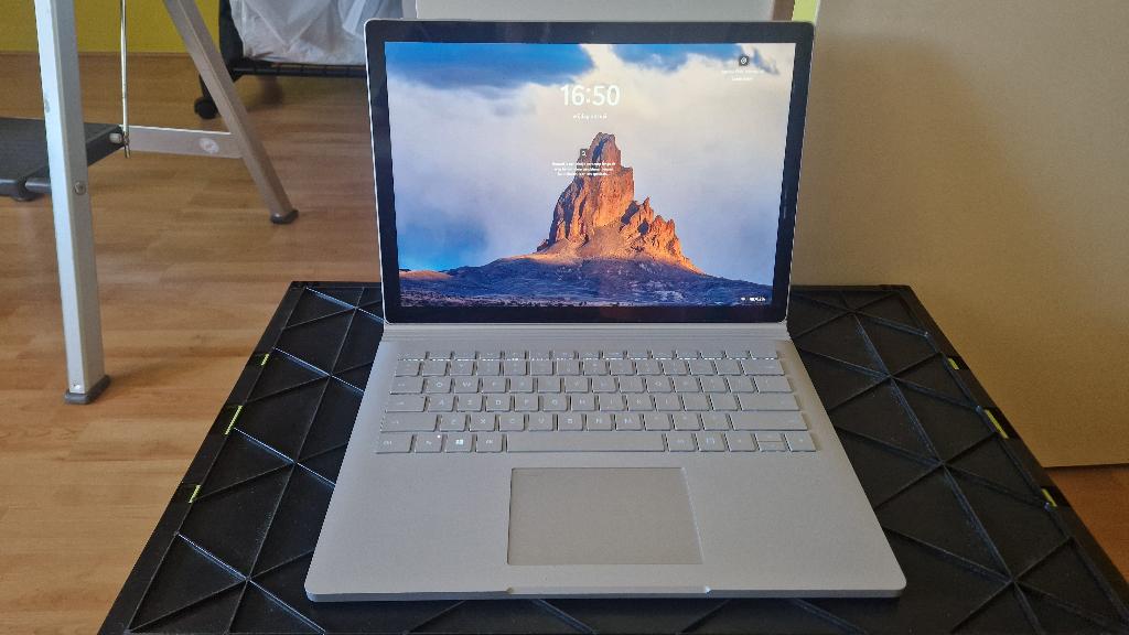 Microsoft Surface Book 2 (I7,8GB,256GB) met pen en tas, 2 tot 3 Ghz, Qwerty, 8 GB, 13 inch