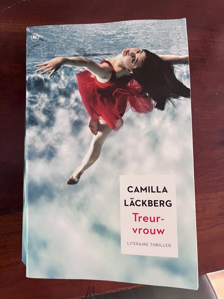 Treurvrouw, Camilla Lackberg, Boeken, Ophalen of Verzenden, Gelezen, Scandinavië