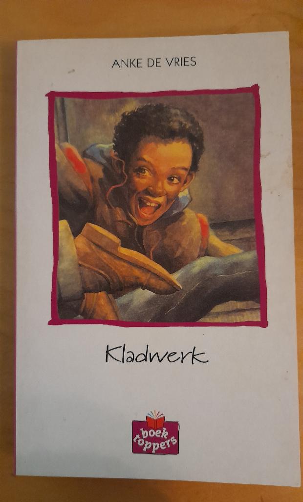 Anke de Vries - Kladwerk (AVI 9), Ophalen of Verzenden, Gelezen, Anke de Vries, Fictie