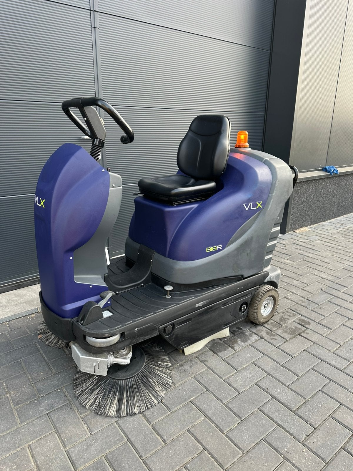 Tennant 818R – VOLLEDIG GEREVISEERD – Veegmachine, Ophalen, Overige typen
