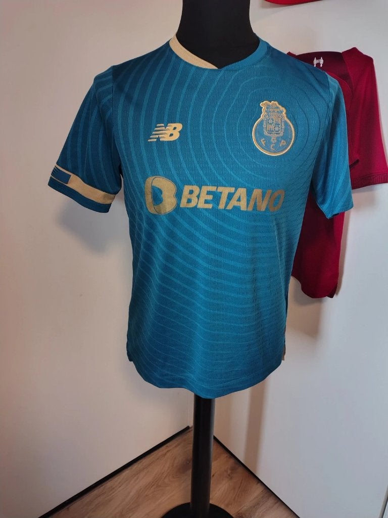 FC Porto Third 23/24 – S – Origineel New Balance, Sport en Fitness, Voetbal, Maat S, Ophalen of Verzenden, Gebruikt, Shirt