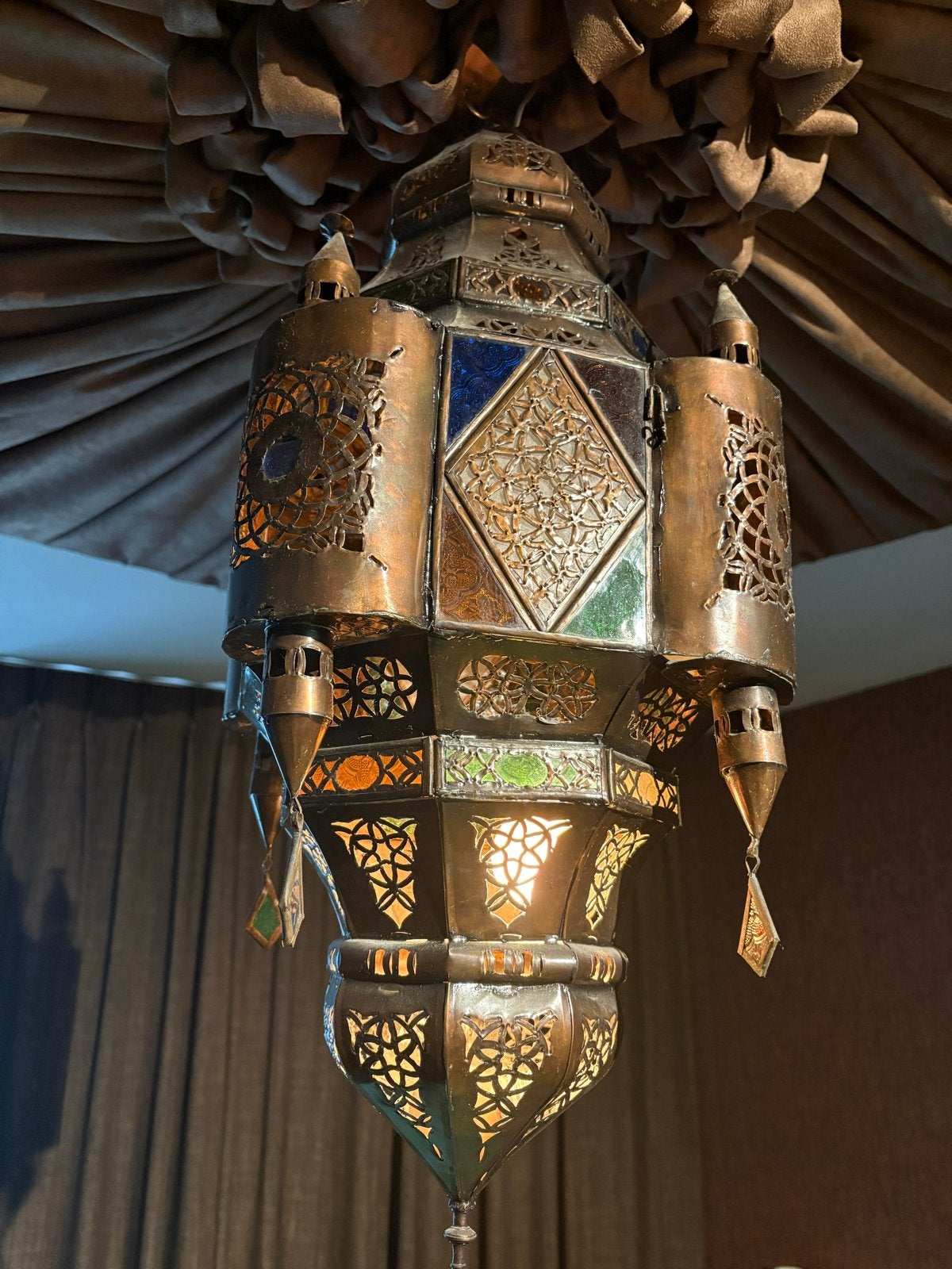 Oosterse hanglamp met gekleurd glas en metaal, Ophalen of Verzenden, Gebruikt, Glas, E27 (groot)