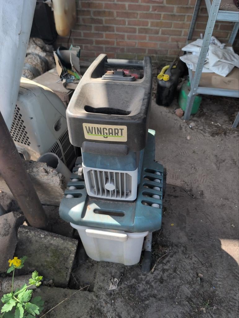 Wingart Houtversnipperaar met opvangbak, Ophalen, Gebruikt, Wingart, Met opvangbak