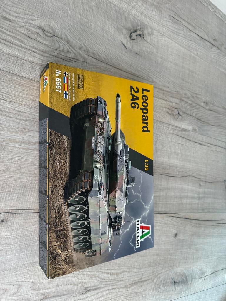 Italeri Leopard 2A6 Tank Modelbouw Kit 1:35, Ophalen of Verzenden, Zo goed als nieuw