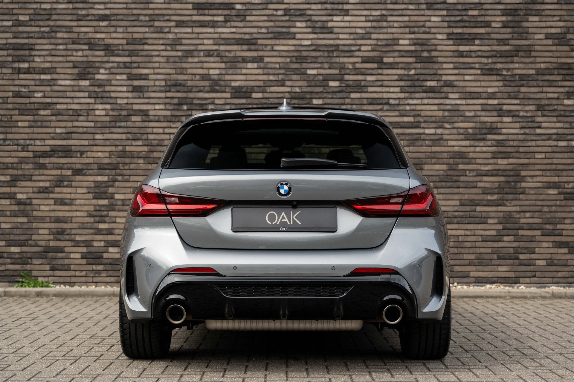 Foto 10 van BMW 1-serie M135i xDrive | Live Cockpit | Panorama | Leder |