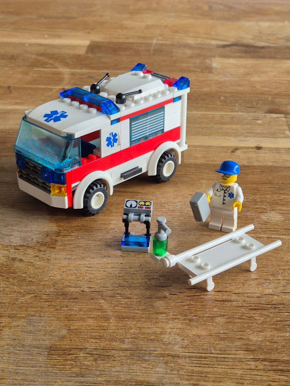 vintage Lego City Ambulance 7890 met minifiguur en brancard, Lego, Ophalen of Verzenden, Compleet, Complete set