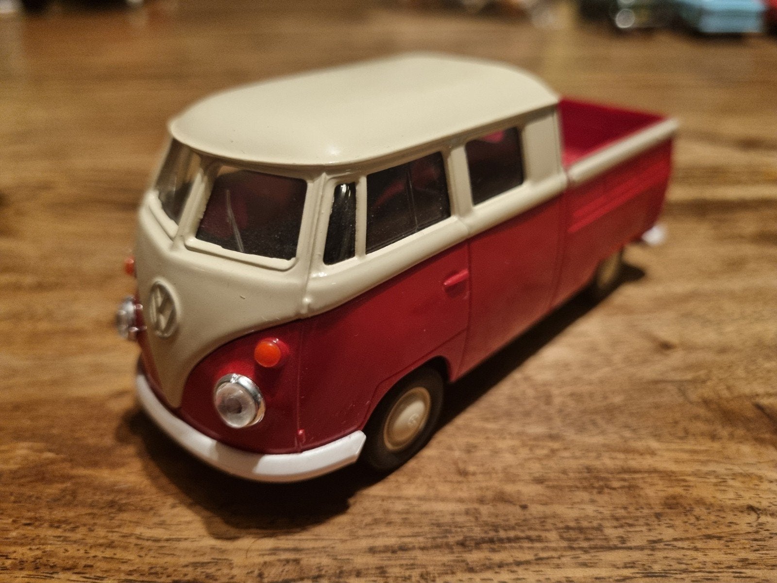 VW T1 Double Cabine Pick-up schaalmodel - Rood/Wit, Hobby en Vrije tijd, Overige merken, Auto, 1:32 tot 1:50, Ophalen of Verzenden