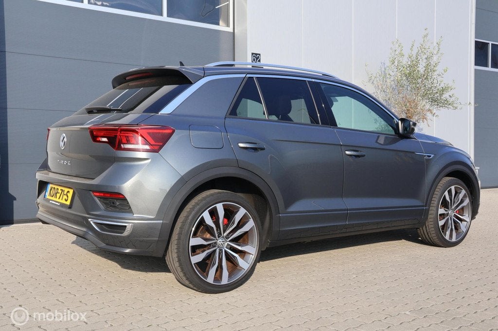 Volkswagen T-Roc 1.5 TSI DSG R-Line I Camera | ACC | LED, Zwart, 4 cilinders, 150 pk, Bedrijf