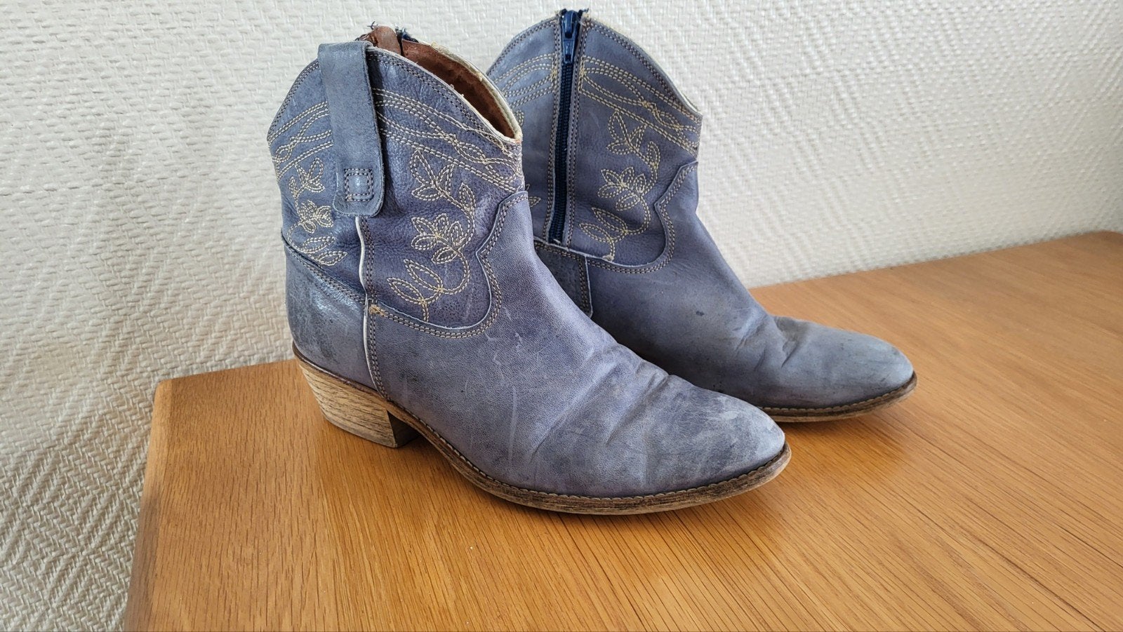 Blauwe cowboylaarzen met borduursel, Kleding | Dames, Ophalen of Verzenden, Gedragen, Blauw, Lage of Enkellaarzen