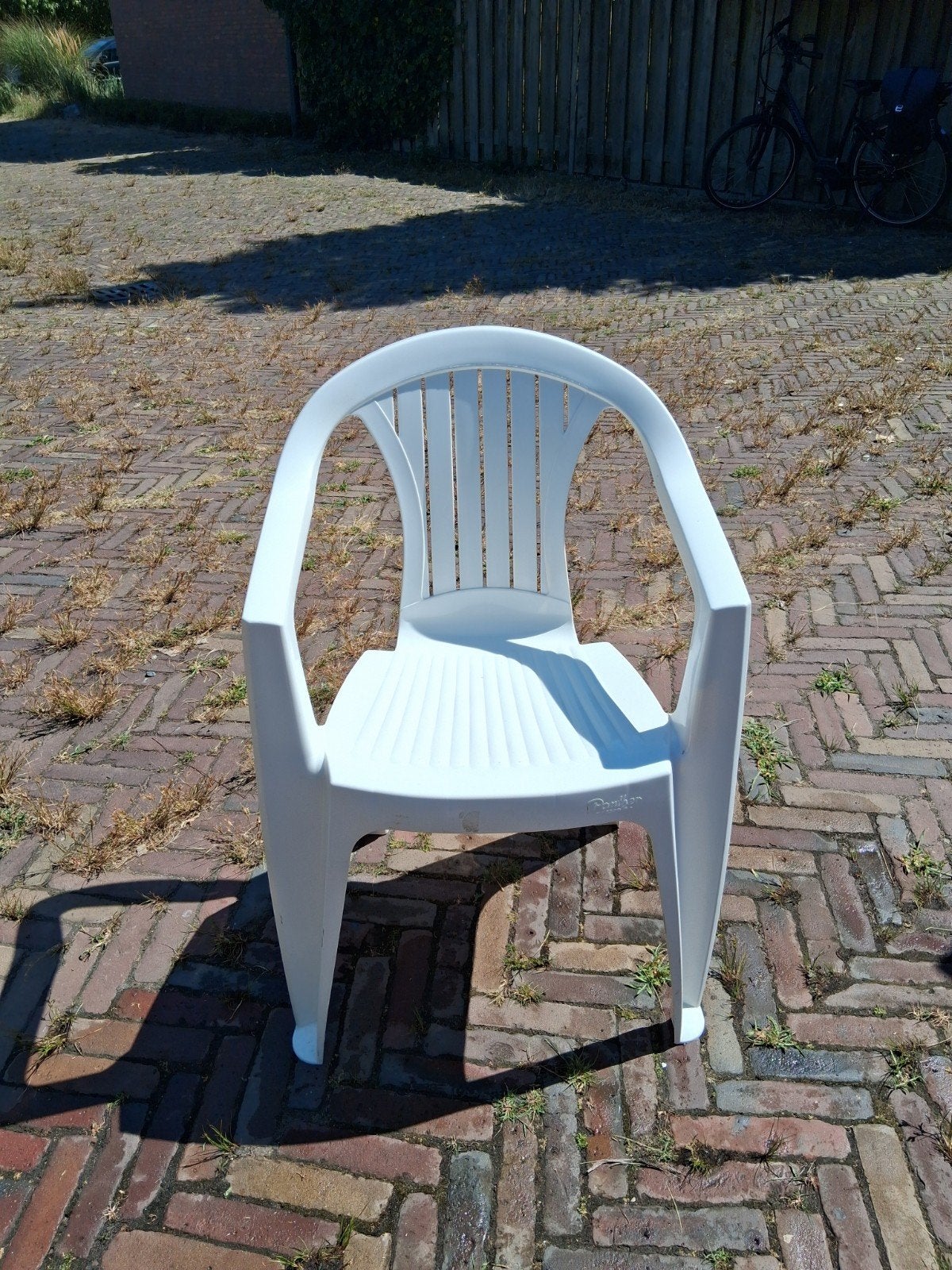 4 witte stapelstoelen, Ophalen, Gebruikt, Kunststof