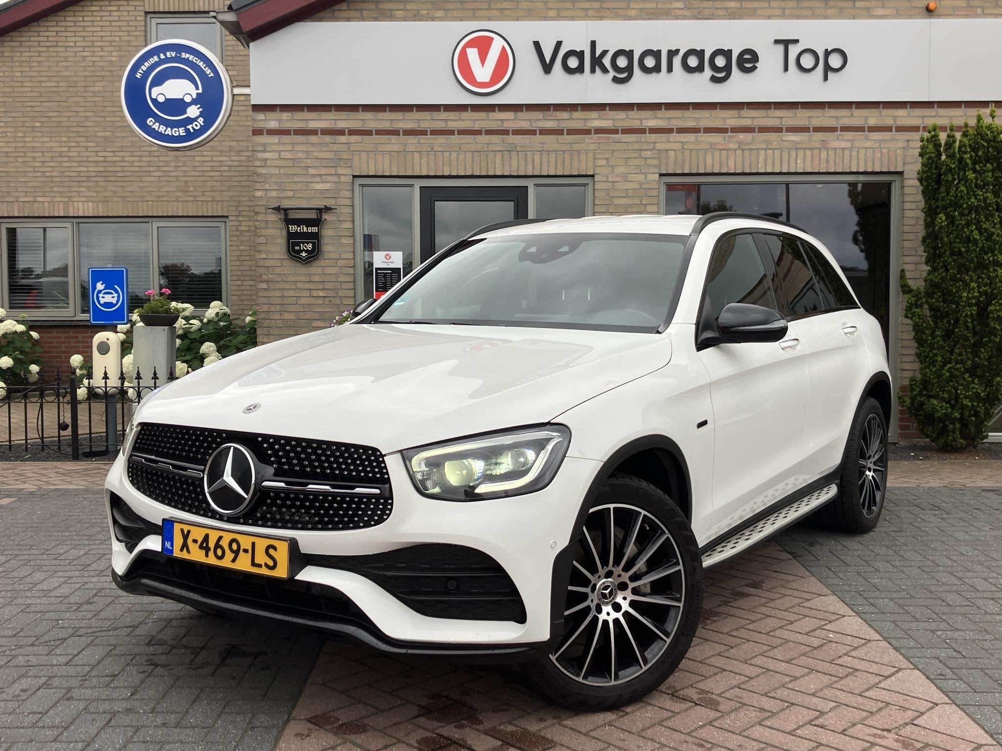 Mercedes-Benz GLC-klasse 300e 4MATIC AMG | MBUX | Trekhaak |, Auto's, Automaat, 14 kWh, Gebruikt, Euro 6