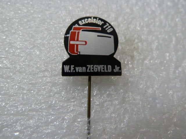 Excelsior 710 W.F. van Zegveld Jr. Reversspeldje, Ophalen of Verzenden, Gebruikt, Merk, Speldje of Pin