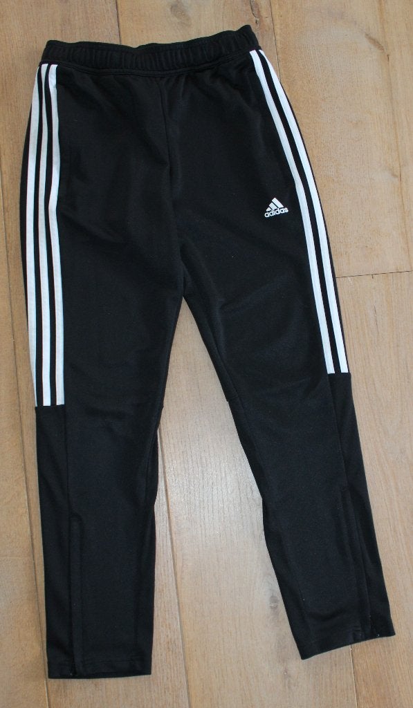 Trainingsbroek van Adidas 152, Kinderen en Baby's, Kinderkleding | Maat 152, Adidas, Gebruikt, Sport- of Zwemkleding, Ophalen of Verzenden