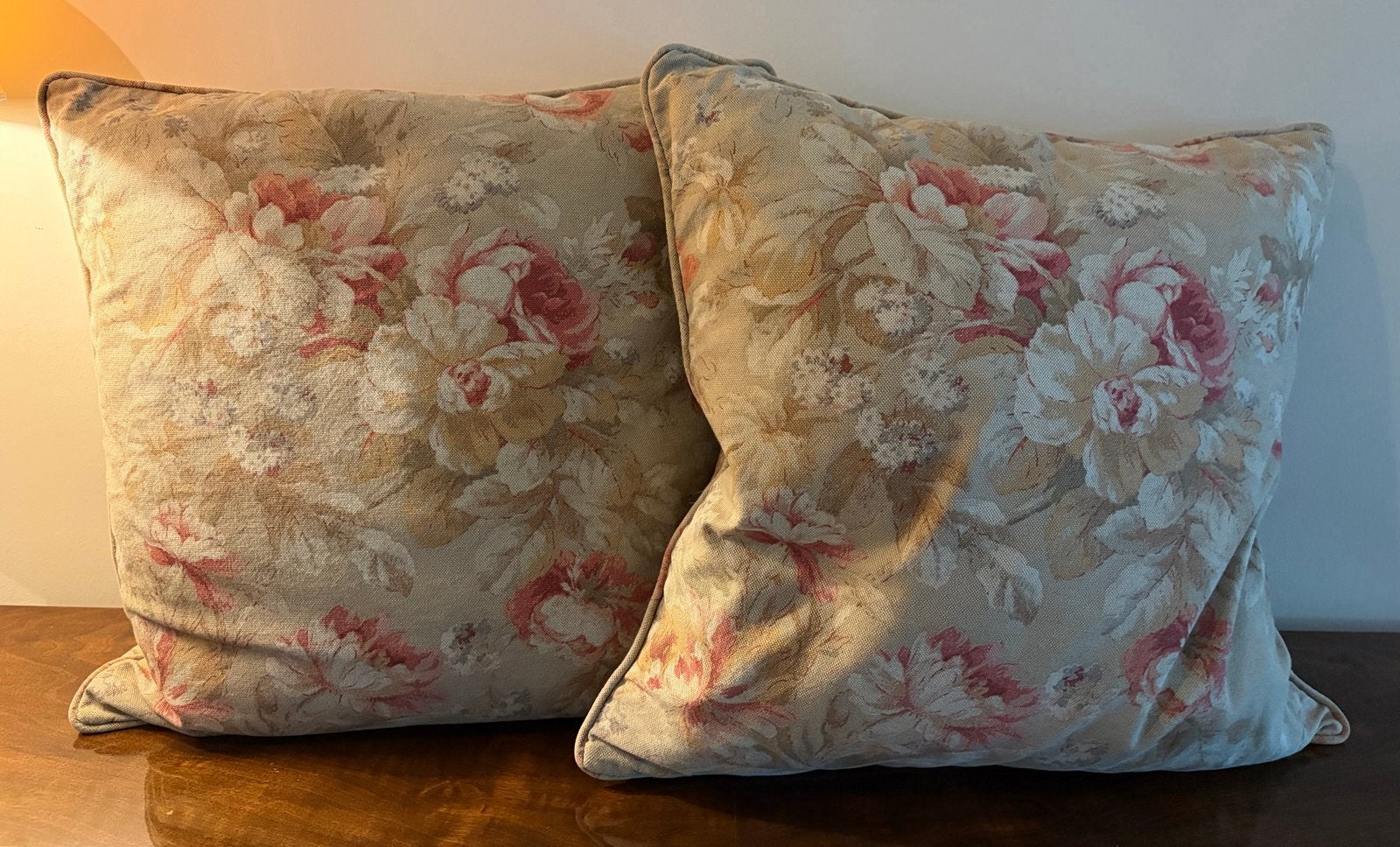Twee sierkussens met klassiek Engels bloemenmotief, Overige merken, Meerkleurig, Inclusief binnenkussen, Vierkant