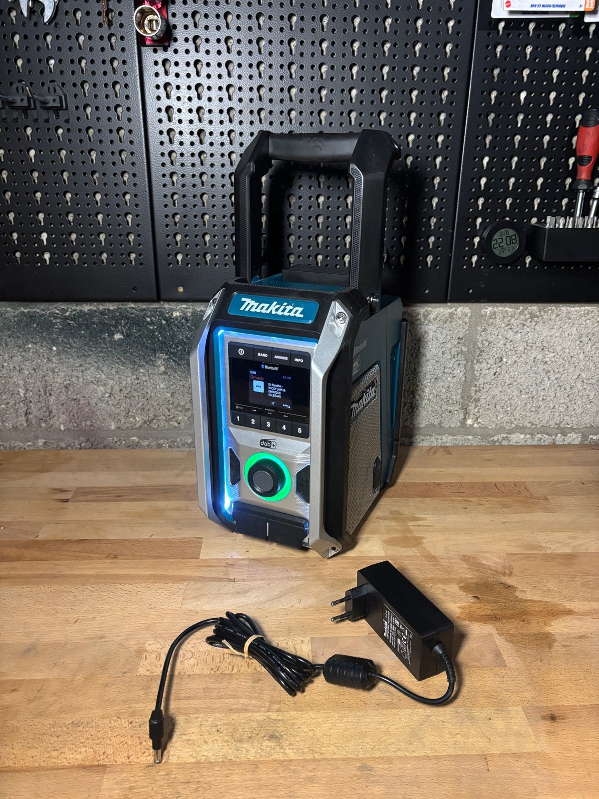 Makita DMR115 Bouwradio - Zo goed als nieuw, Ophalen of Verzenden, Zo goed als nieuw, Bouwradio