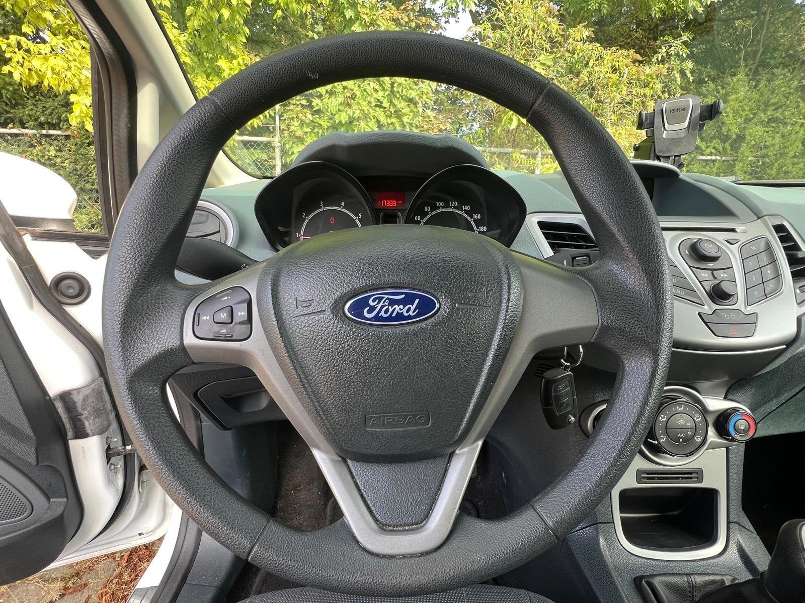 Foto 10 van Ford Fiesta 1.25 Limited 5-deurs - Airco/NAP
