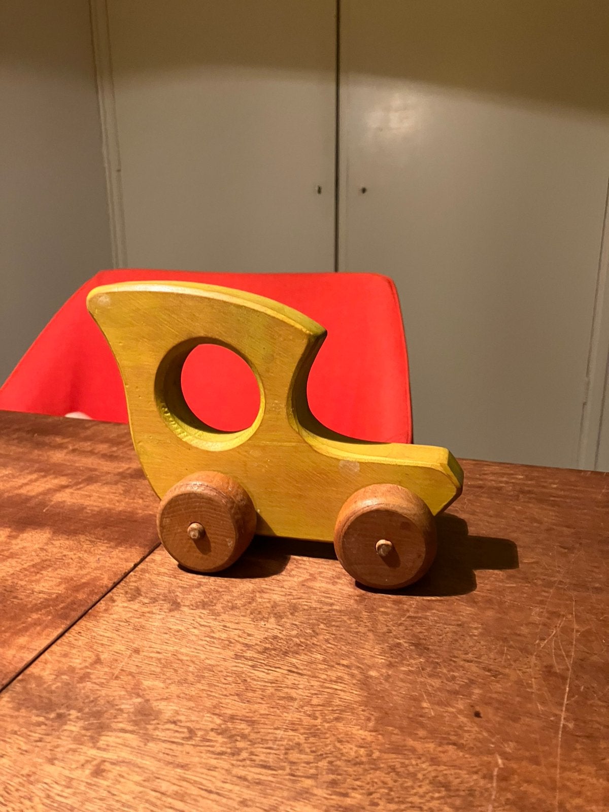 Antroposofisch massief houten auto prachtig afgewerkt, Ophalen of Verzenden, Gebruikt