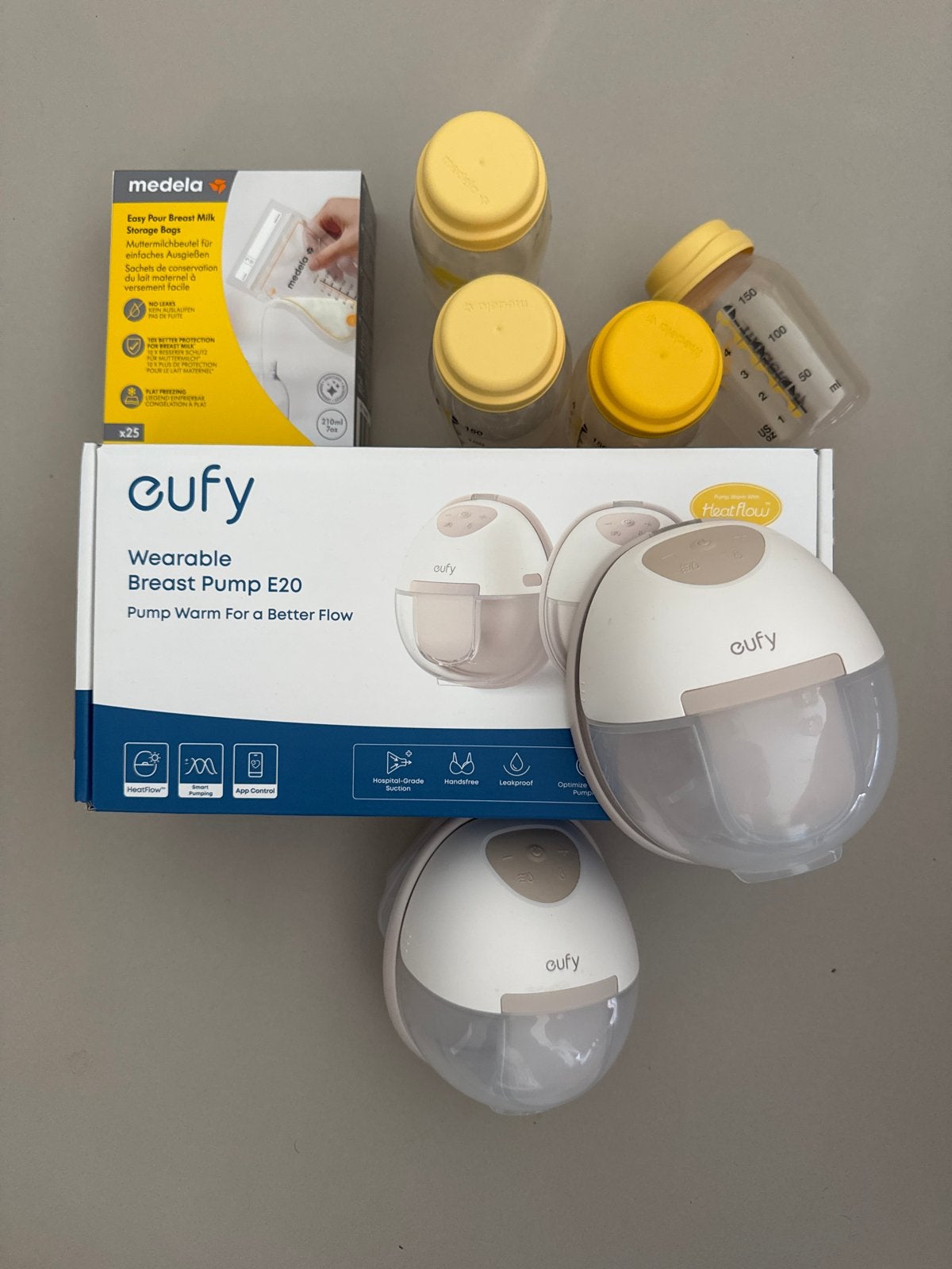 Eufy Wearable Borstkolf E20 met Medela bewaarzakjes, Ophalen, Eufy, Borstkolf, Zo goed als nieuw