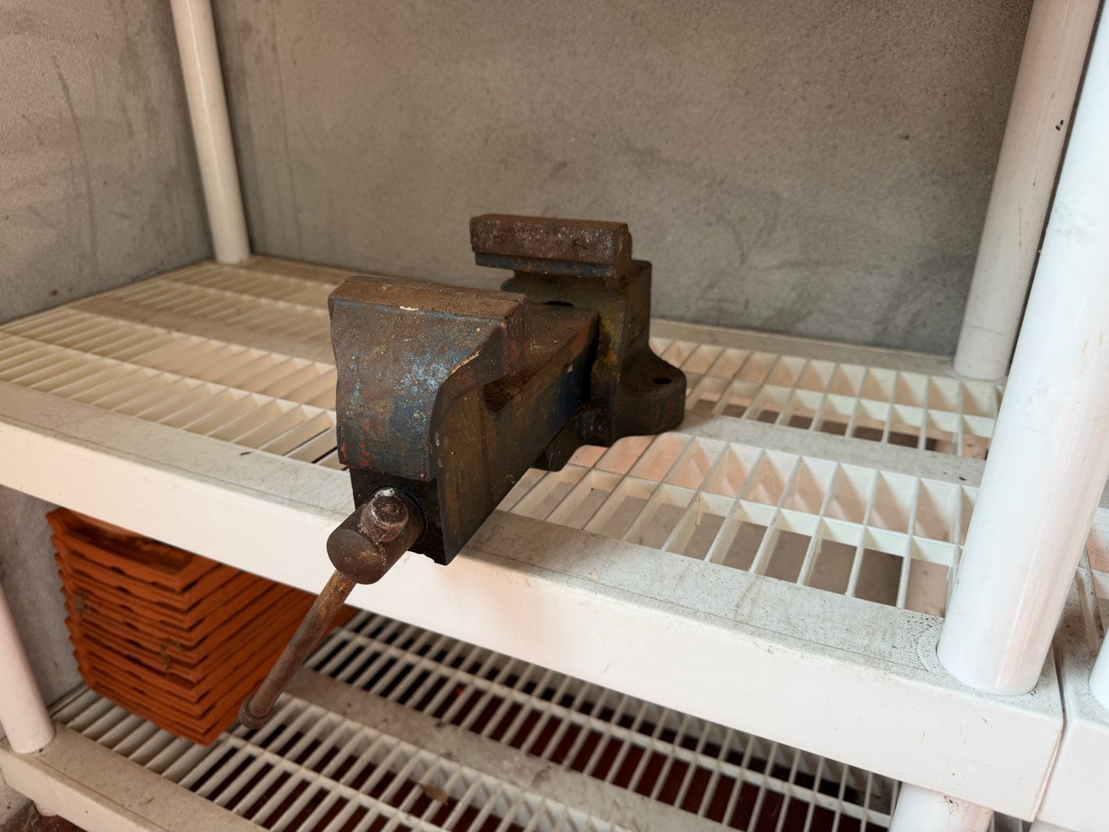 Werkbankslijpmachine met bankschroef, Ophalen, Gebruikt, Minder dan 700 watt, Werkbankslijpmachine