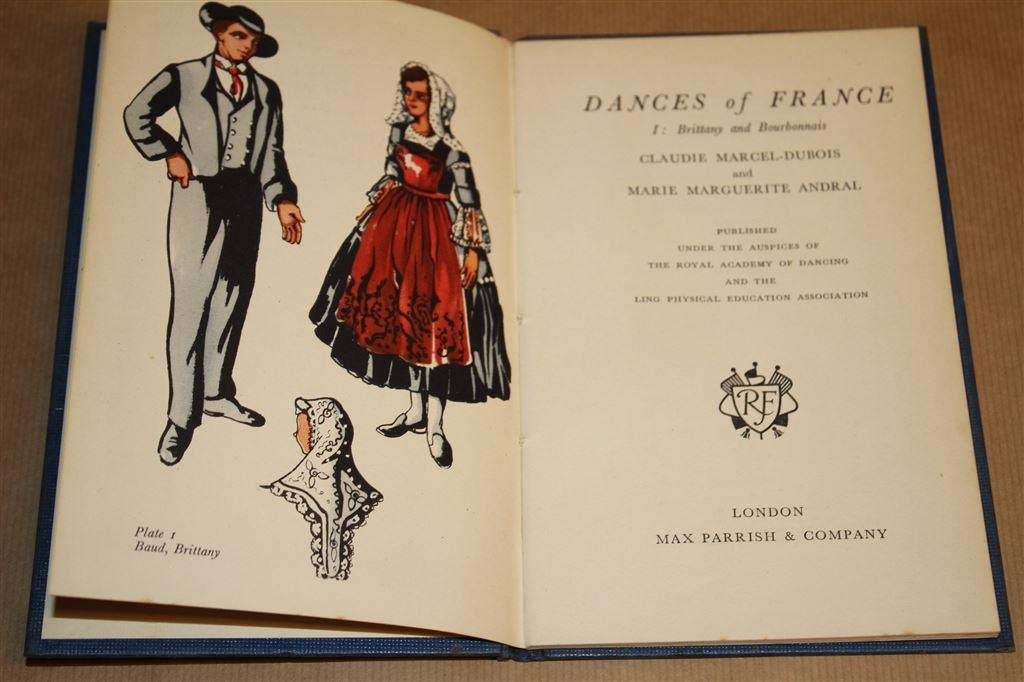 Dances of France 1 [1950]. Handboek Europese volksdansen., Boeken, Kunst en Cultuur | Dans en Theater, Ophalen of Verzenden, Gelezen