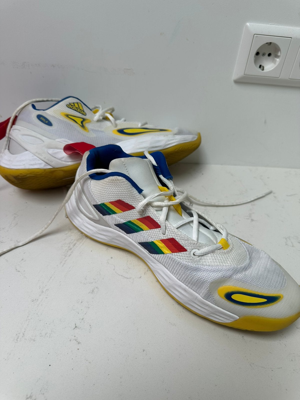 Adidas basketbal zaalschoenen maat 44.5, Kleding | Heren, Schoenen, Ophalen, Zo goed als nieuw, Overige kleuren, Sportschoenen