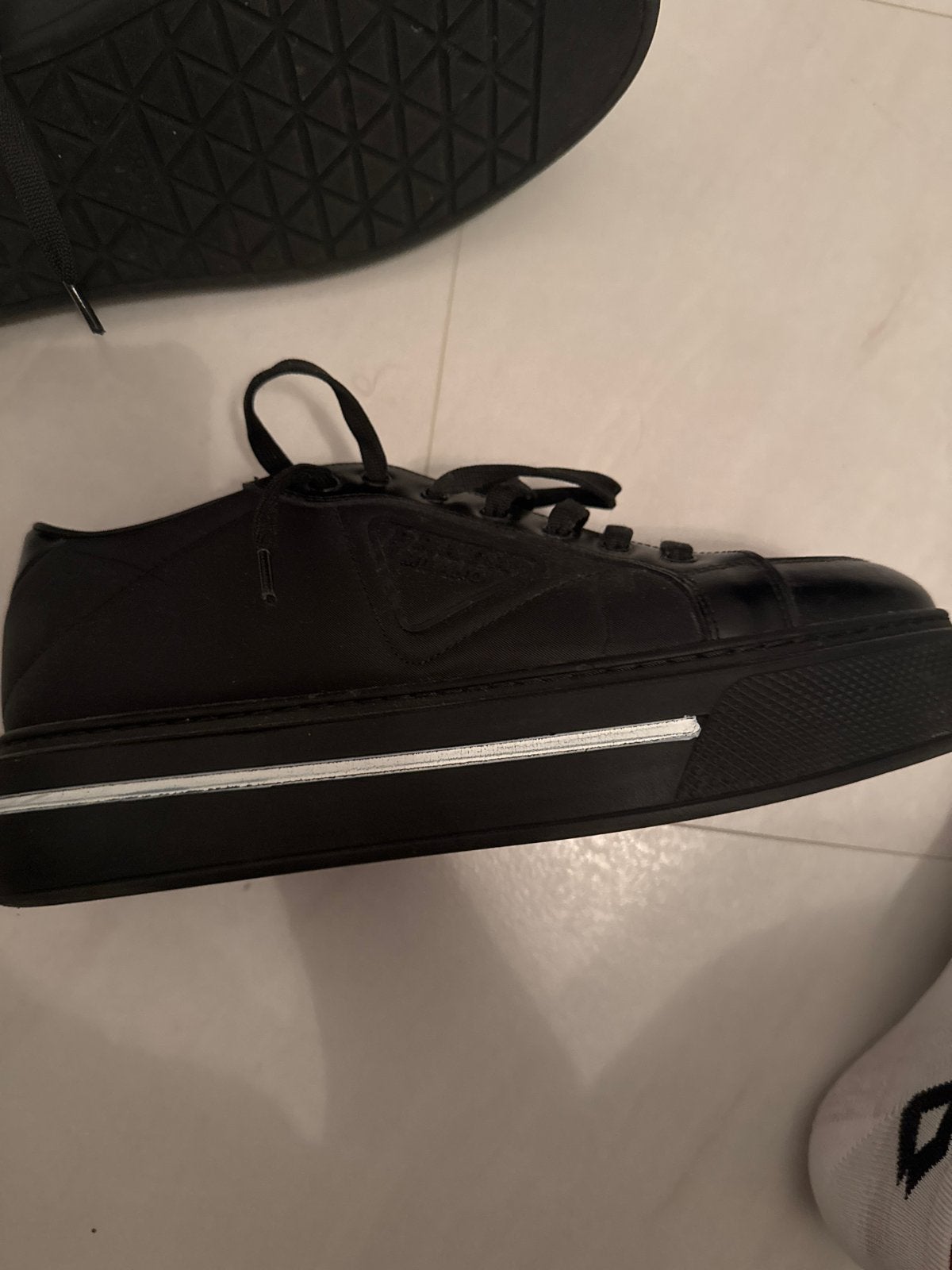 Prada Sneakers Zwart - Zo goed als nieuw, Ophalen of Verzenden, Zo goed als nieuw, Zwart, Sneakers of Gympen